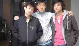 侯哥爆料石威生孩子视频,石威喜得贵子，温馨瞬间感动网友