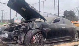 最新战损车爆料,揭秘战场上的钢铁巨兽